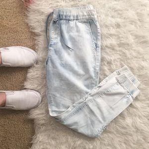 Denim Joggers light wash!